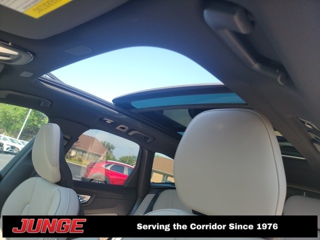 2026 Volvo XC60 Plus - Photo 10