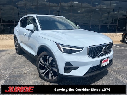 2025 Volvo XC40 B5 Ultra Bright Theme SUV