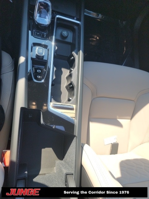 2026 Volvo XC60 Plus - Photo 9