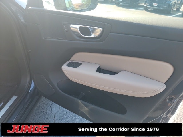 2026 Volvo XC60 Plus - Photo 18