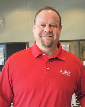 Staff member Jason Junge from ID_5d69eff64ca2
