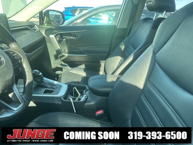 2019 Toyota RAV4 XLE Premium photo 2