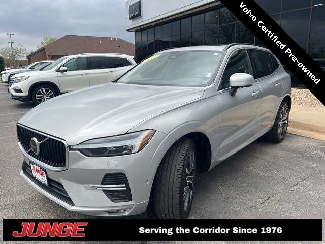 2022 Volvo XC60 B5 Momentum photo 3