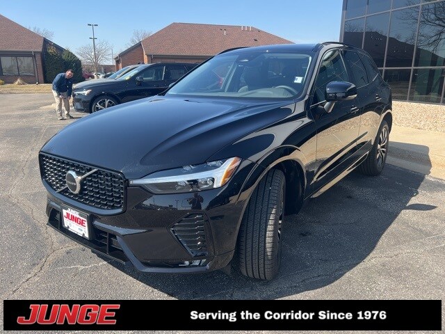 2025 Volvo XC60 B5 Core photo 3