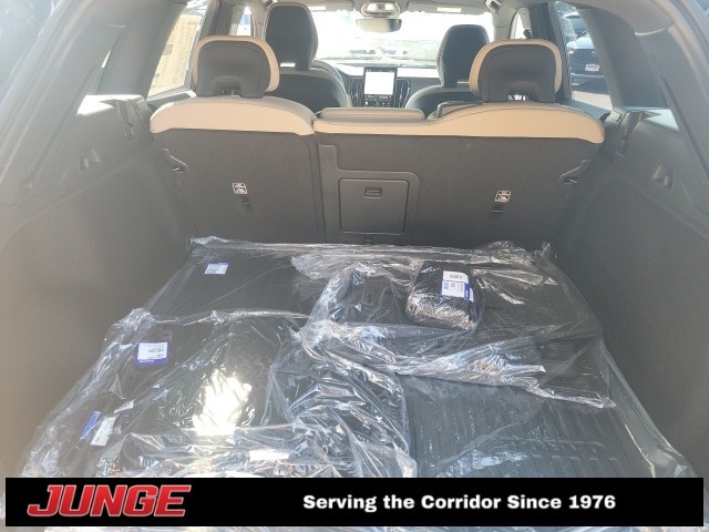 2026 Volvo XC60 Plus - Photo 17
