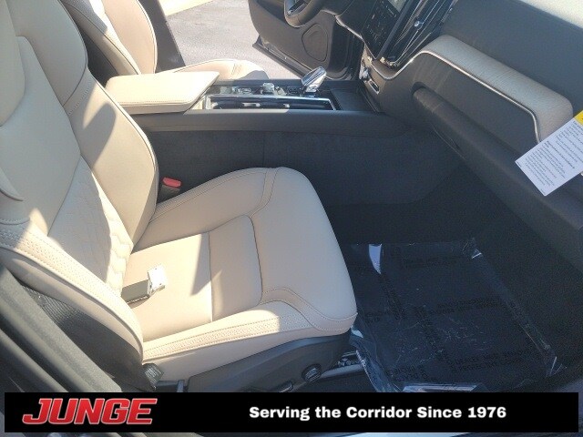2026 Volvo XC60 Plus - Photo 19