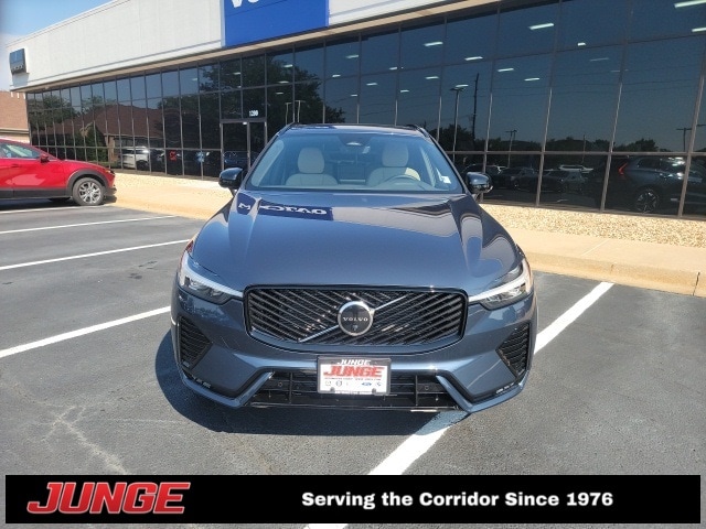 2026 Volvo XC60 B5 Plus photo 2