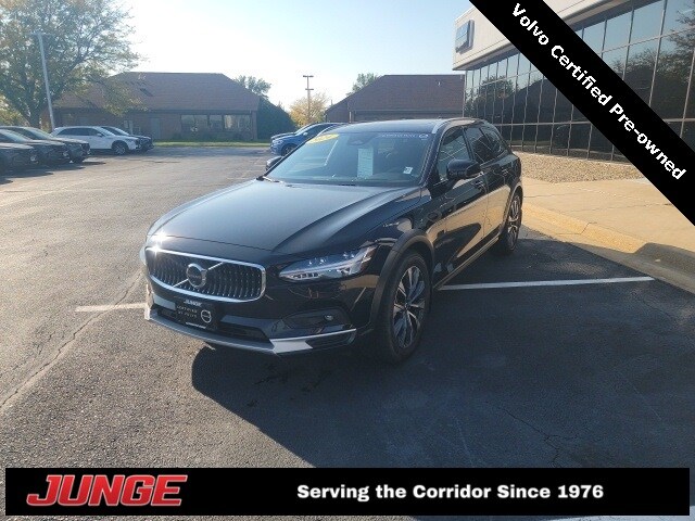 2024 Volvo V90 Cross Country B6 photo 3