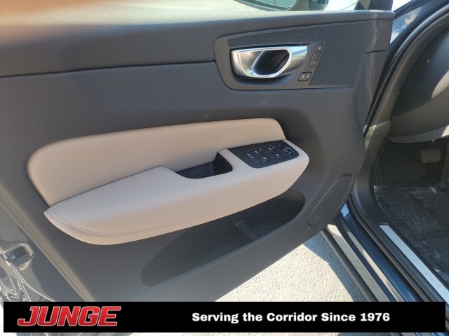 2026 Volvo XC60 Plus - Photo 11