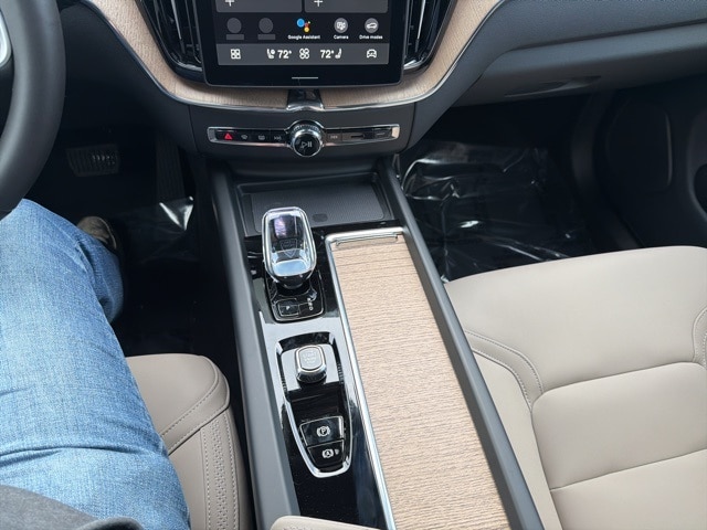 2026 Volvo XC60 Plus - Photo 7