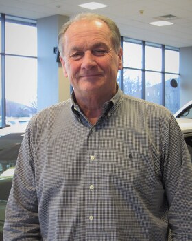 Staff member Gary Junge from ID_5d69eff64ca2