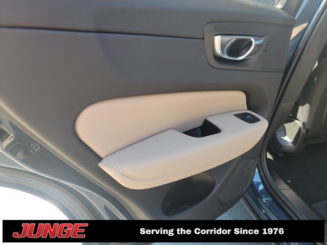 2026 Volvo XC60 Plus - Photo 13