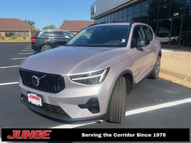 2026 Volvo XC40 Plus photo 2