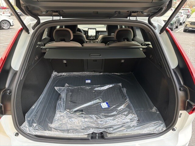 2026 Volvo XC60 Plus - Photo 15