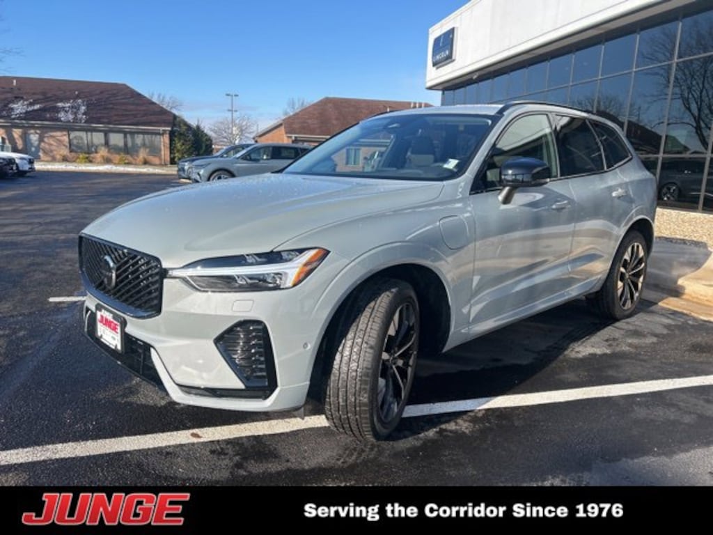 New 2026 Volvo XC60 plug-in hybrid T8 Plus SUV