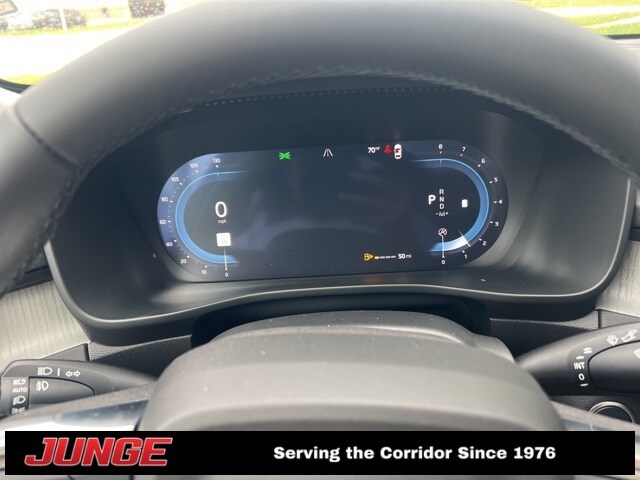 2025 Volvo XC40 Plus photo 2