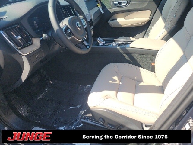 2026 Volvo XC60 Plus - Photo 12