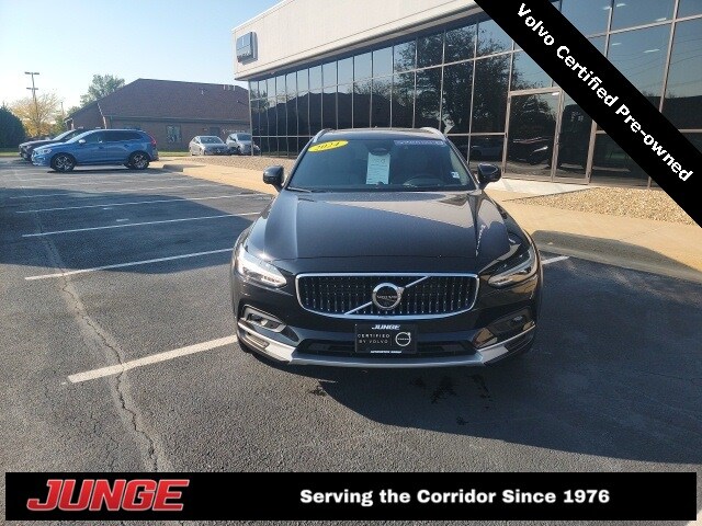 2024 Volvo V90 Cross Country B6 photo 2