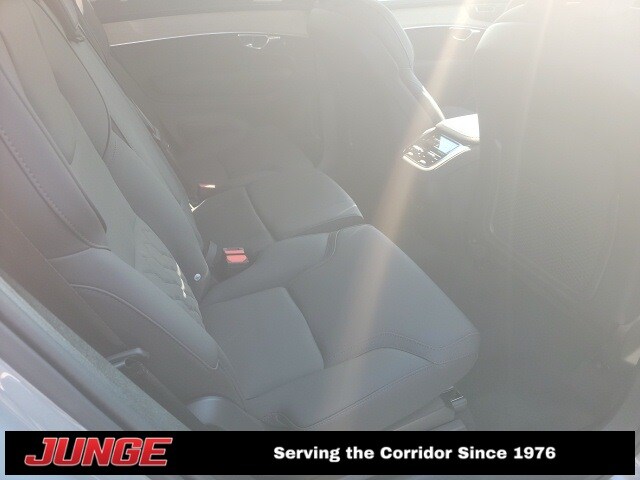 2026 Volvo XC90 Plus - Photo 21