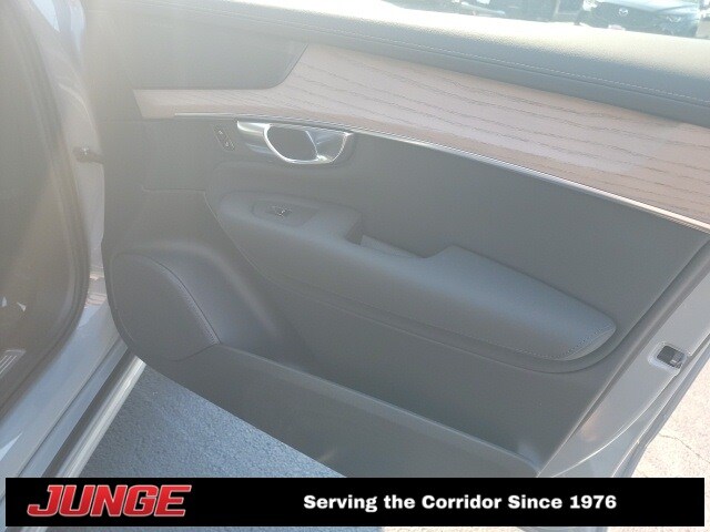 2026 Volvo XC90 Plus - Photo 18