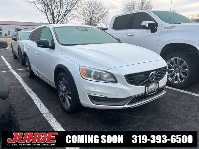 2016 Volvo V60 Platinum's photo