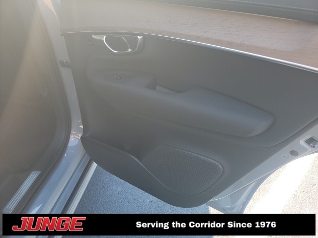 2026 Volvo XC90 Plus - Photo 20