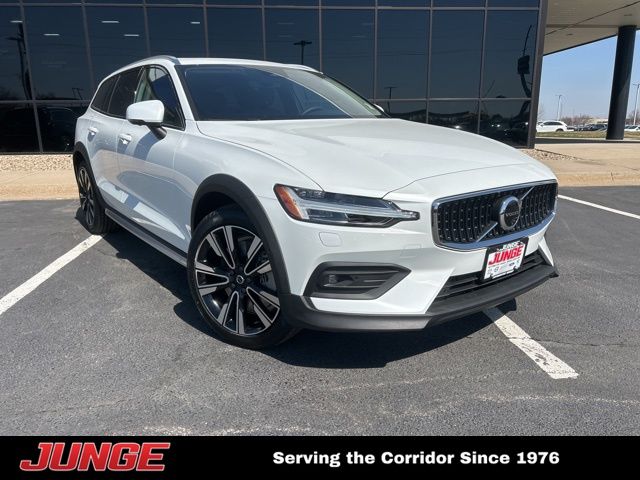 2026 Volvo V60 Cross Country B5 Ultra AWD's photo