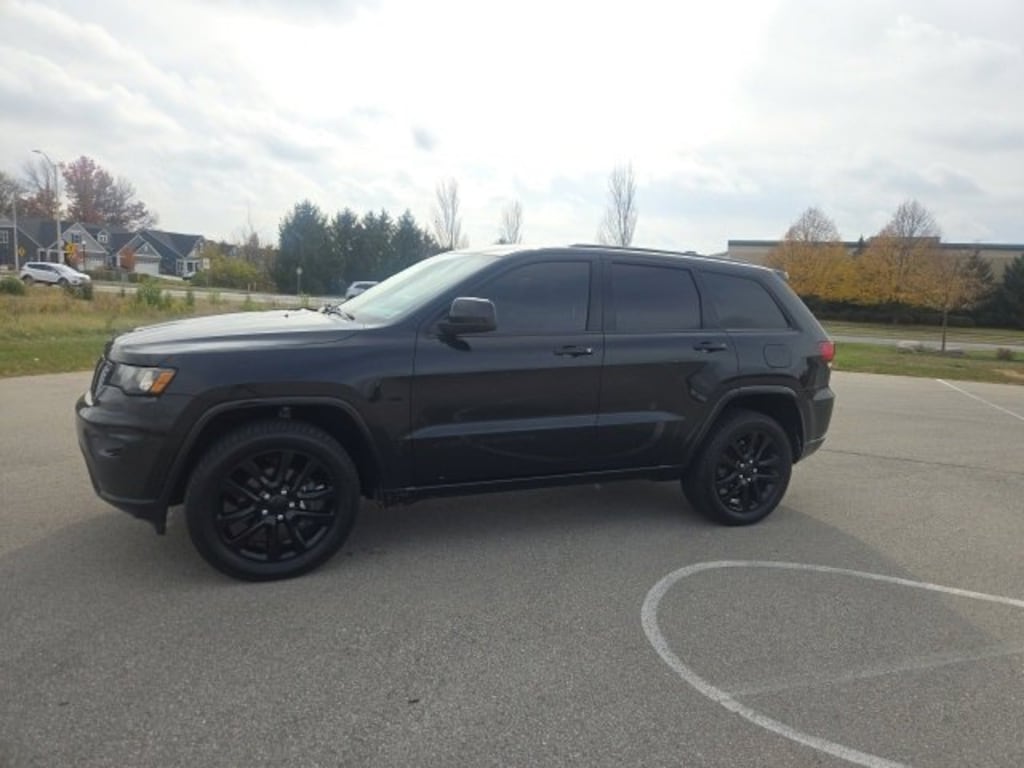 Used 2017 Jeep Grand Cherokee Laredo 4x4 SUV