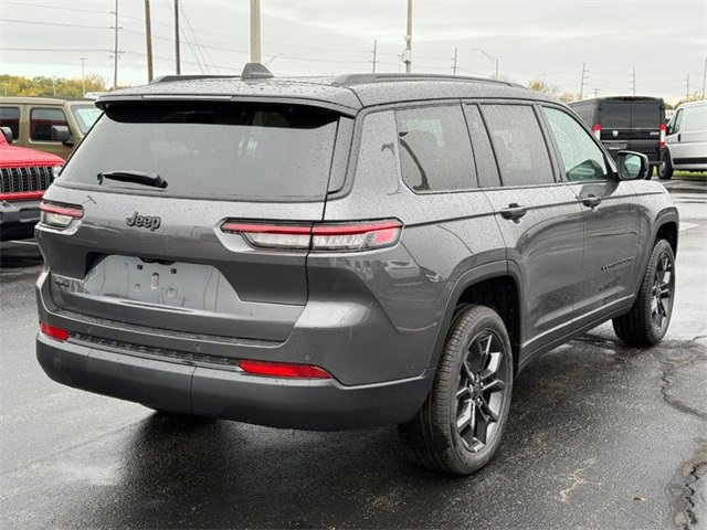 2025 Jeep Grand Cherokee Limited photo 3