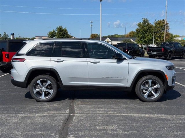 2025 Jeep Grand Cherokee Limited photo 2