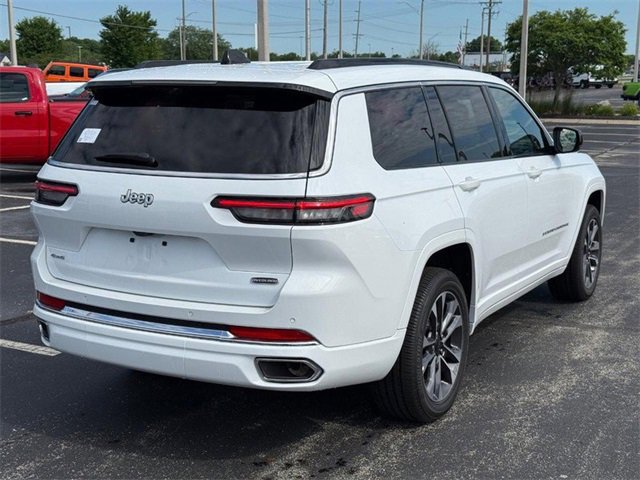 2025 Jeep Grand Cherokee Overland photo 3