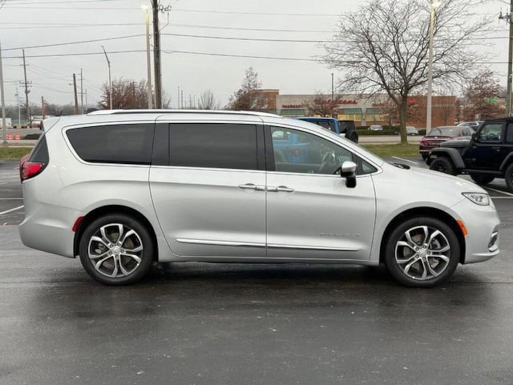 New 2026 Chrysler Pacifica Pinnacle Passenger Van