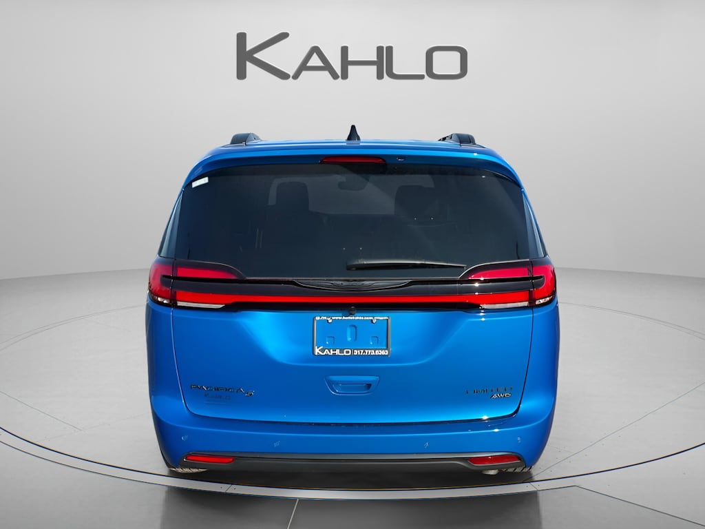 New 2026 Chrysler Pacifica Limited Passenger Van