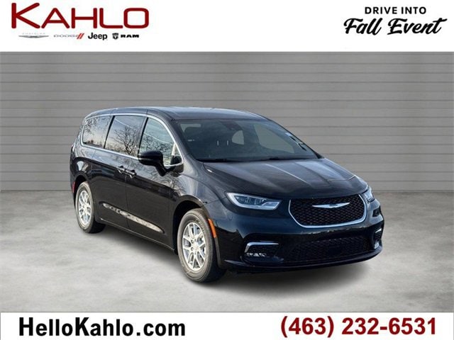 2026 Chrysler Pacifica Select's photo