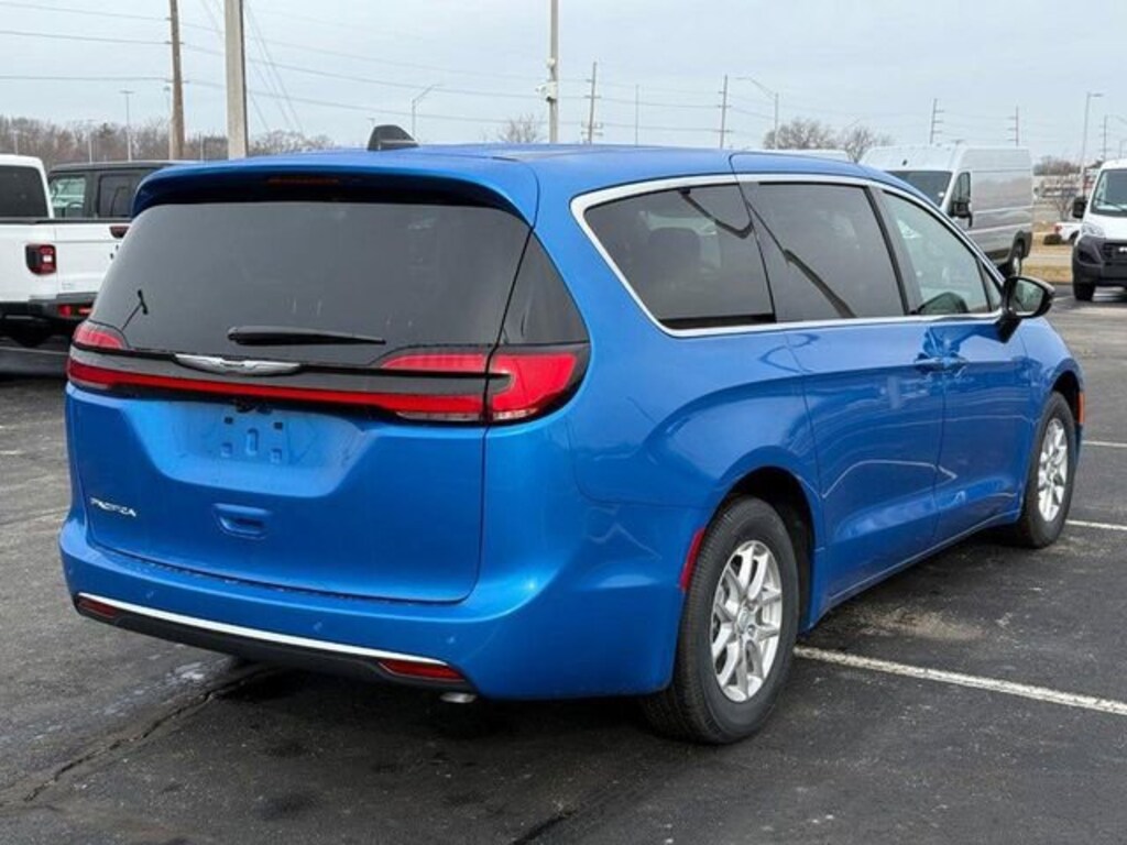 New 2026 Chrysler Pacifica Select Passenger Van