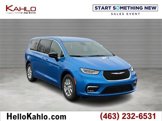 2026 Chrysler Pacifica Select's photo