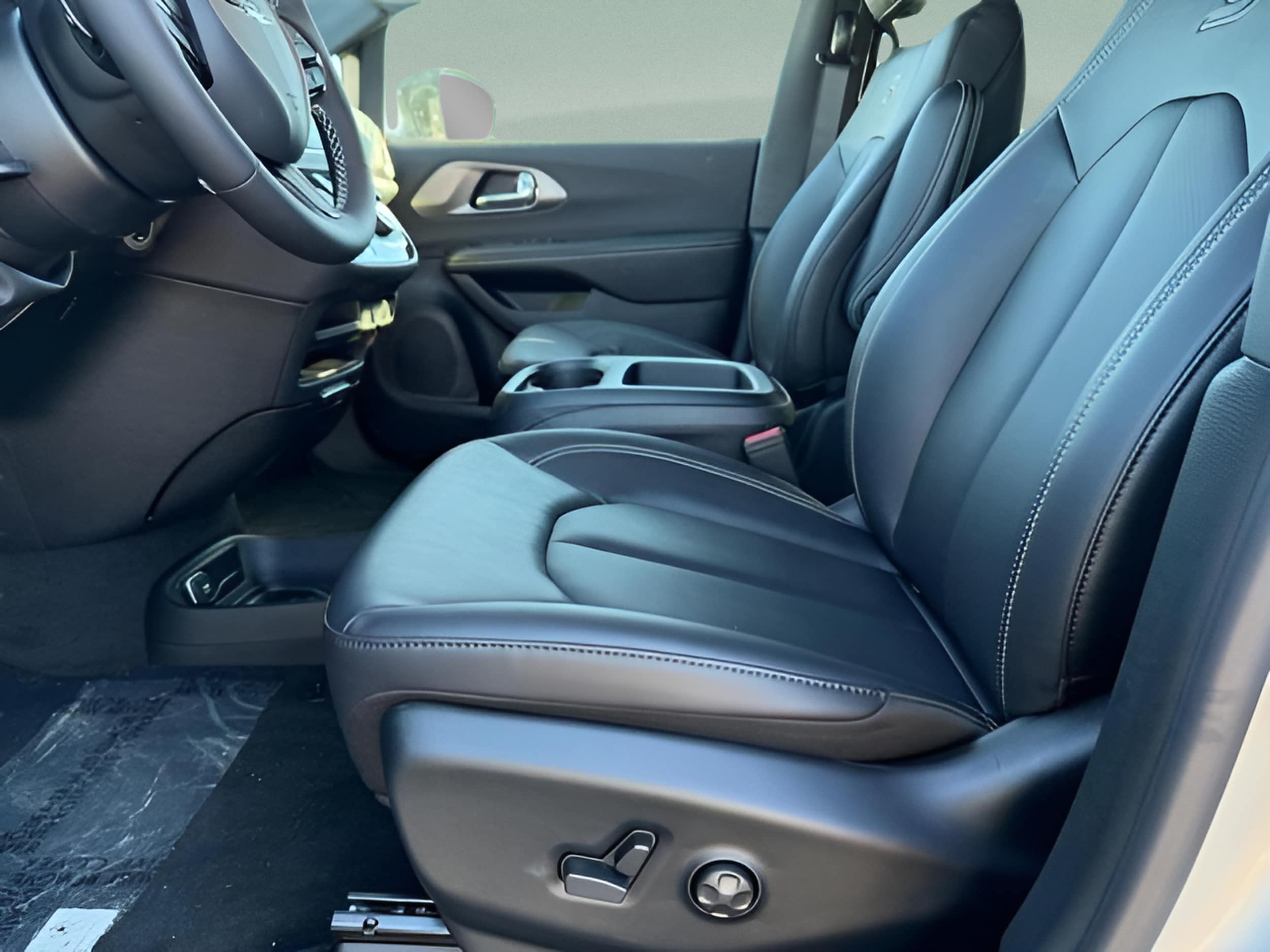 2026 Chrysler Pacifica Select - Photo 15