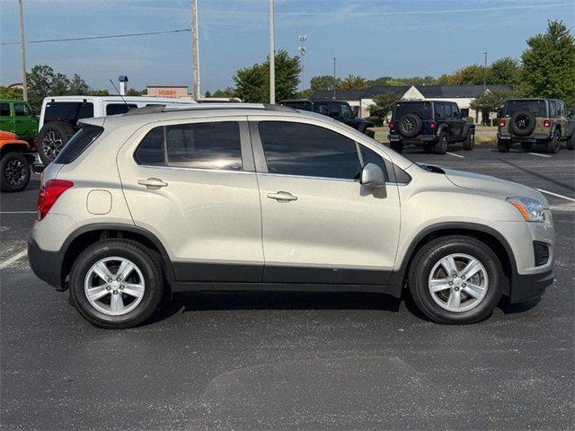 2016 Chevrolet Trax LT photo 2