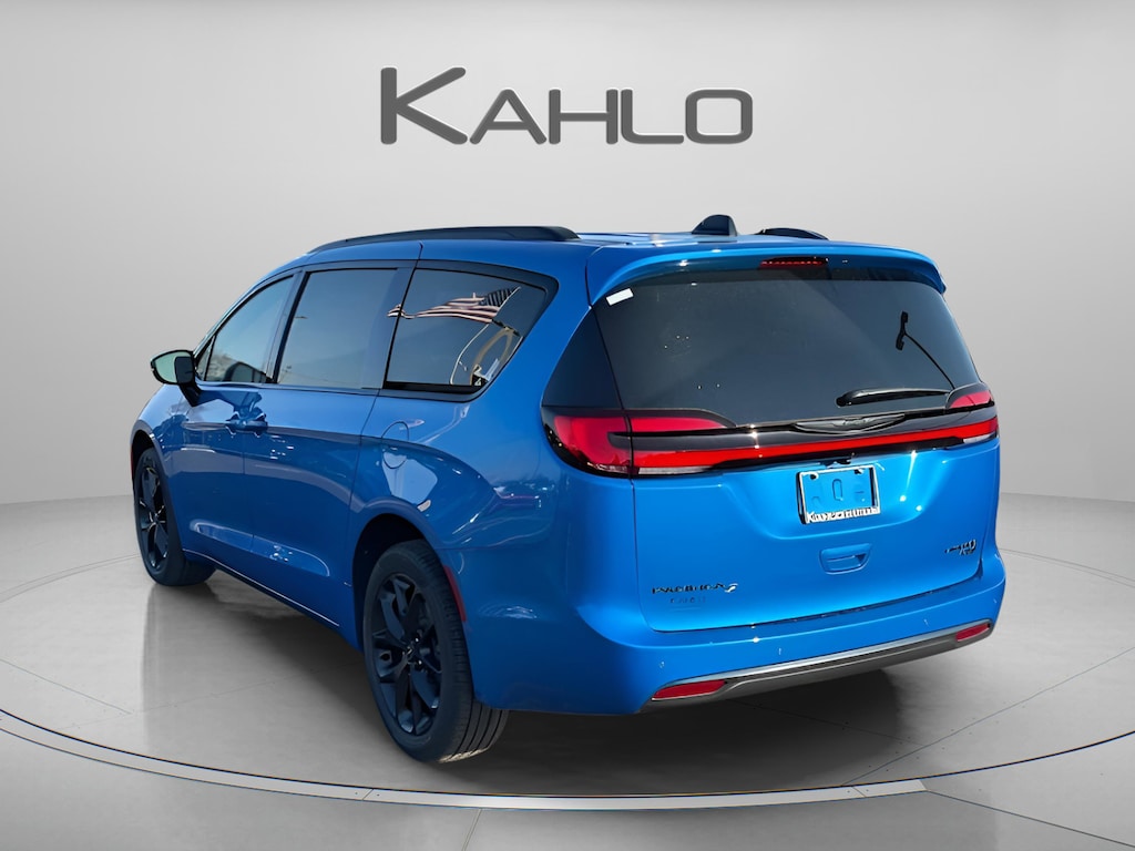 New 2026 Chrysler Pacifica Limited Passenger Van