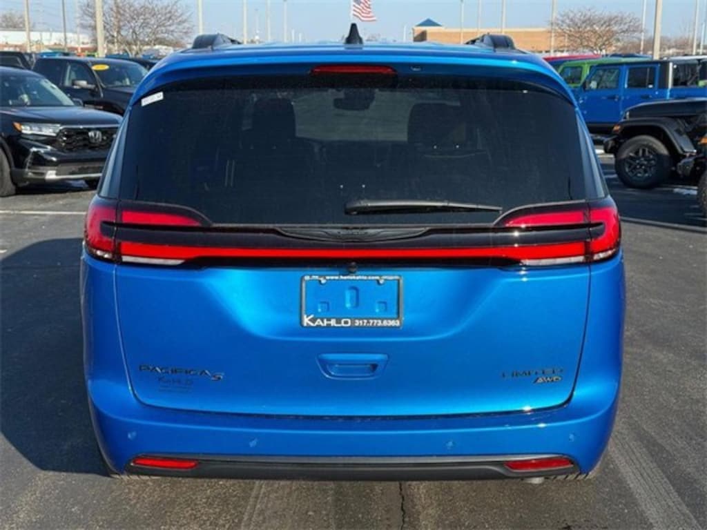 New 2026 Chrysler Pacifica Limited Passenger Van