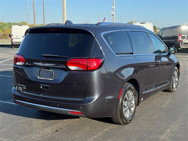 2019 Chrysler Pacifica Plus 35th Anniversary Touring L photo 3