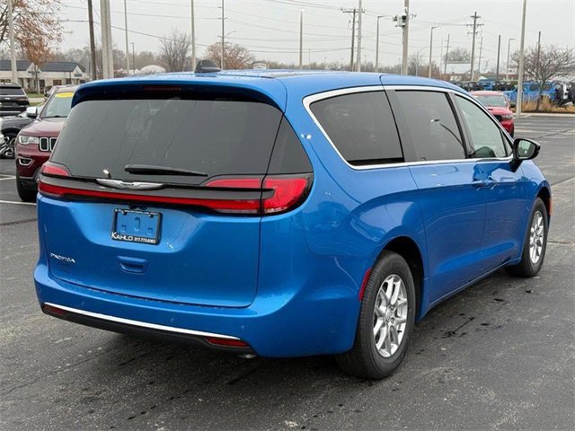 2026 Chrysler Pacifica photo 3