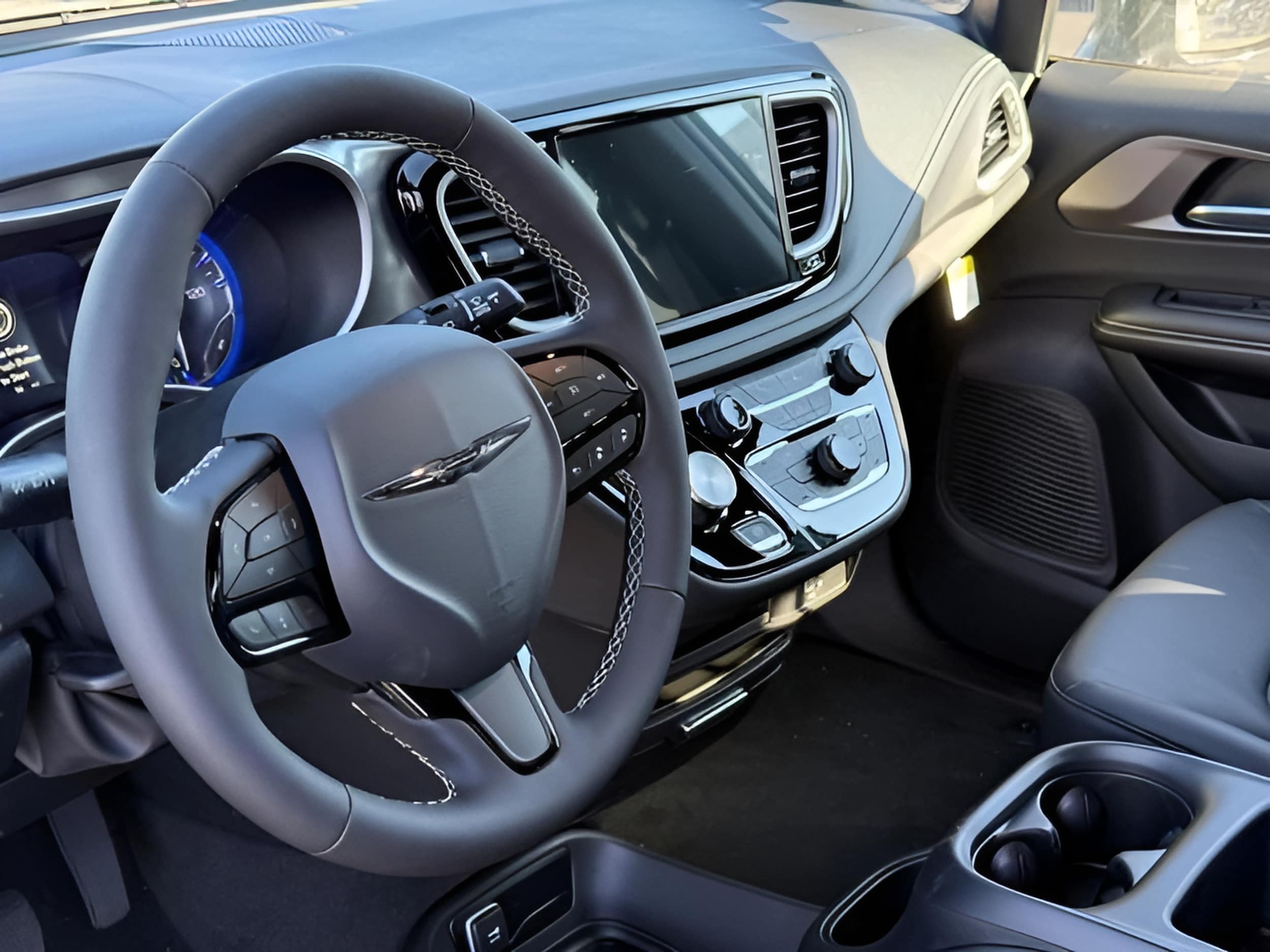 2026 Chrysler Pacifica Select - Photo 16