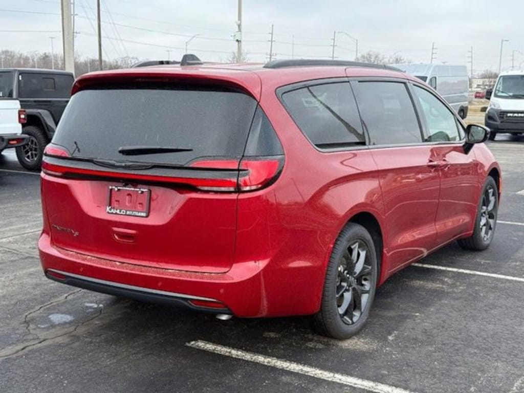 New 2026 Chrysler Pacifica Select Passenger Van