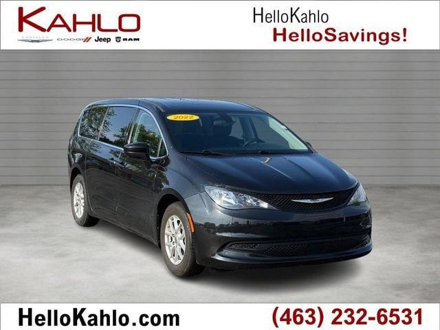 2022 Chrysler Voyager LX's photo