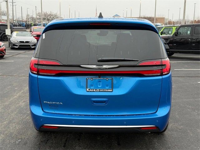 2026 Chrysler Pacifica photo 4