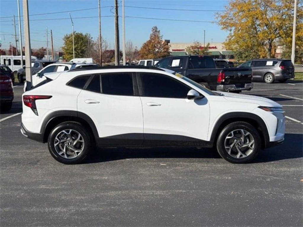 Used 2025 Chevrolet Trax LT SUV