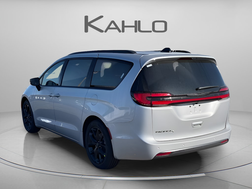 New 2026 Chrysler Pacifica Select Passenger Van