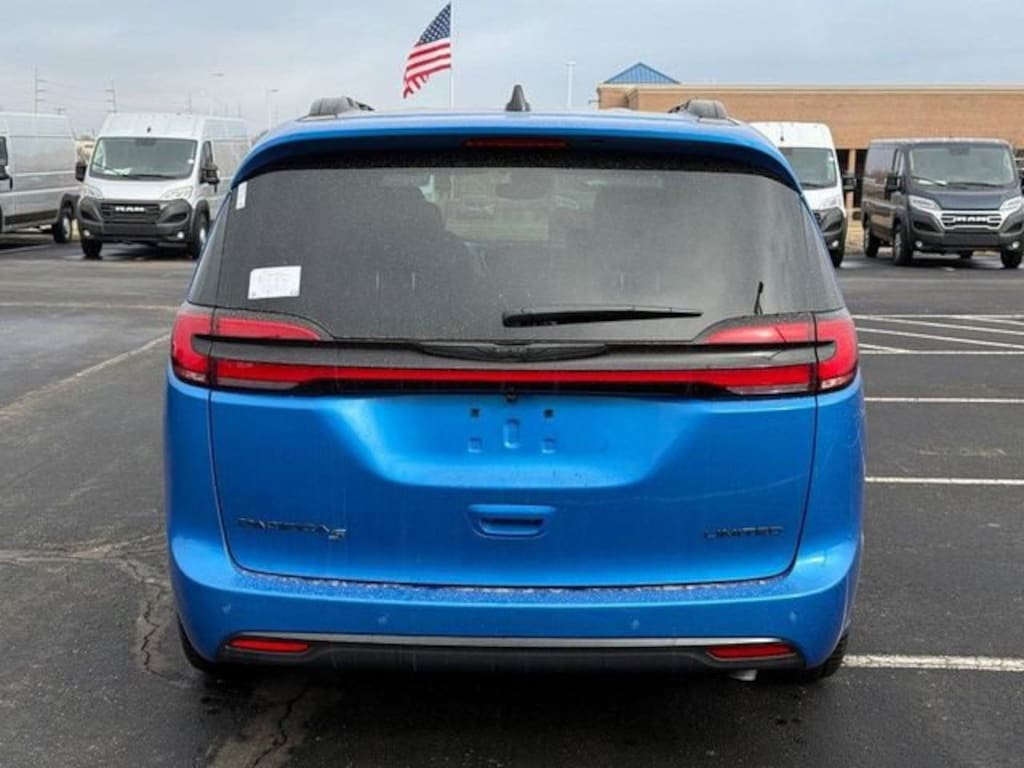 New 2026 Chrysler Pacifica Limited Passenger Van