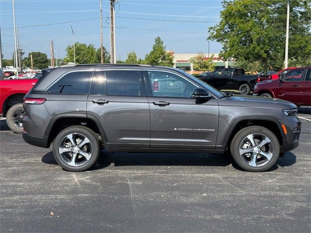 2025 Jeep Grand Cherokee Limited photo 2